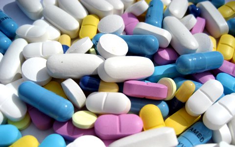 Farmaceutický průmysl; Nabízíme konzultační služby v oblasti vývoje léčivých přípravků, registračních procesů, farmakovigilance a jištění jakosti.